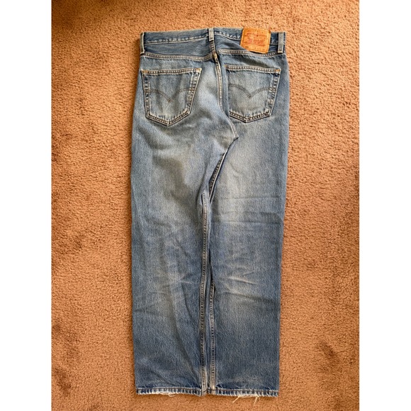 Levi's 501 Jeans Mens Tag 33x30 Blue Wash Distressed Button Fly Denim Pants - Picture 7 of 8